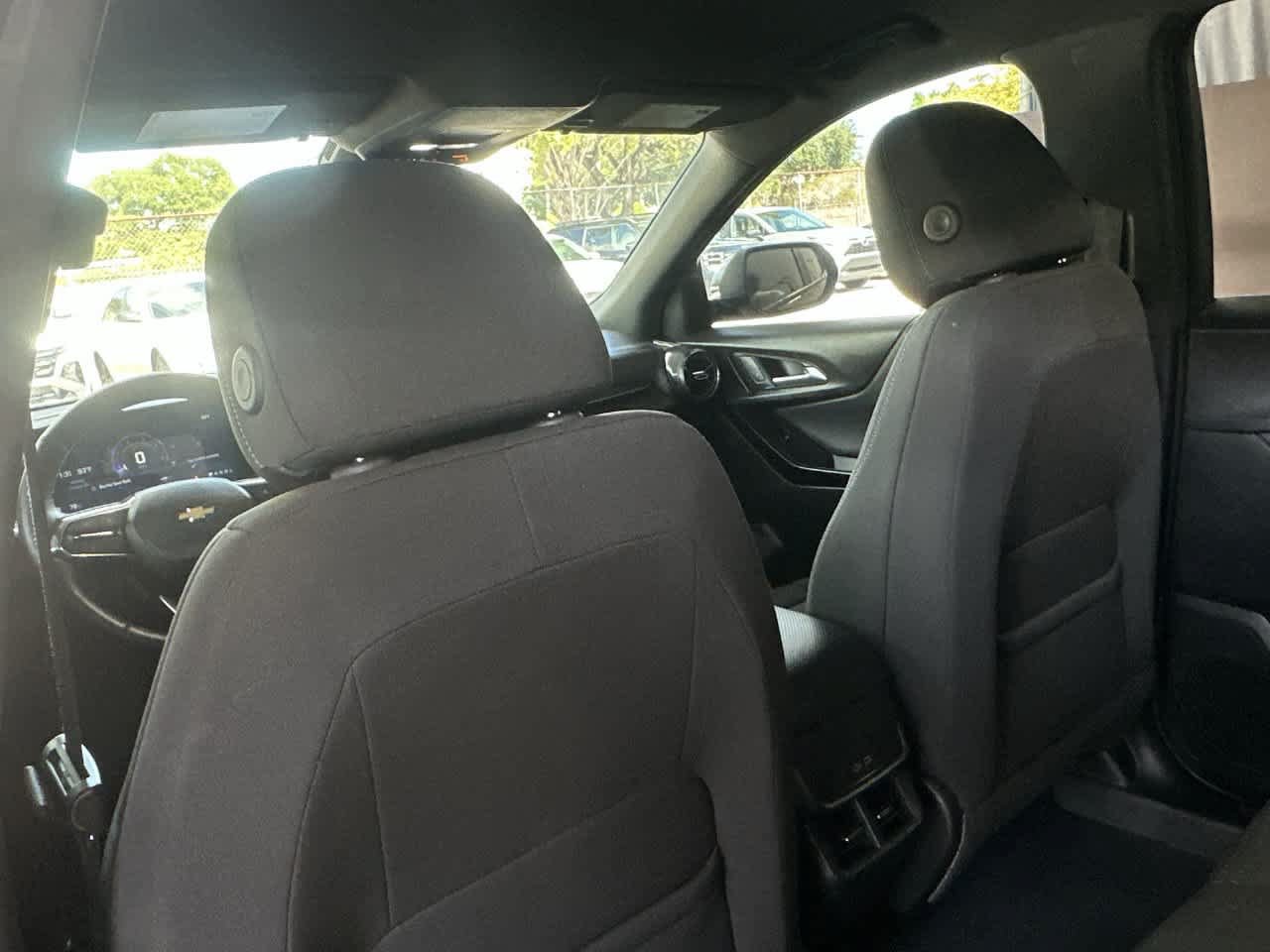 Used 2025 Chevrolet Equinox LT FWD image 23
