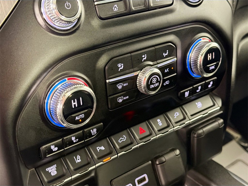 Used 2023 GMC Sierra 3500 Denali w/ Denali Ultimate Package image 15