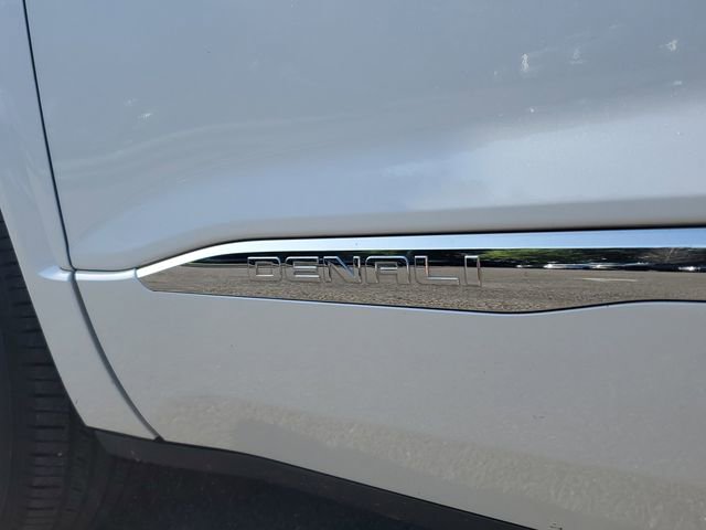 Used 2018 GMC Acadia Denali w/ Technology Package FWD image 8