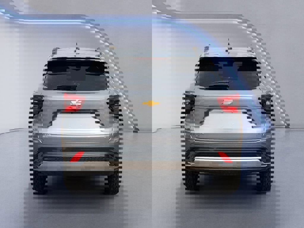 Used 2025 Chevrolet Trax LT w/ LT Convenience Package image 4