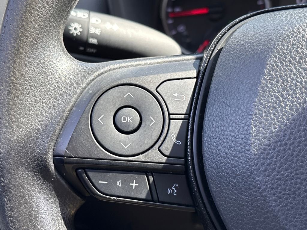 Used 2021 Toyota RAV4 LE AWD/4WD image 18