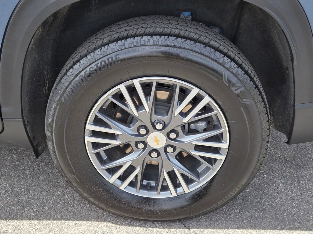 Used 2025 Chevrolet Traverse LT AWD/4WD image 11