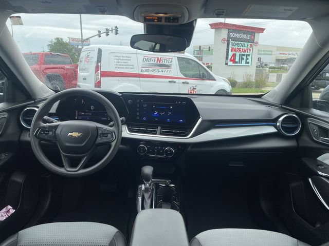 Used 2025 Chevrolet Trax LT FWD image 38