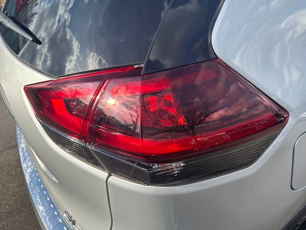 Used 2019 Nissan Rogue SL w/ Premium Package image 41