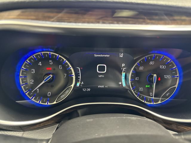 Used 2023 Chrysler Pacifica Limited FWD image 17