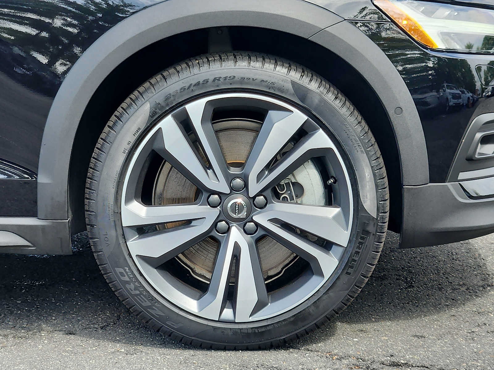 Certified 2024 Volvo V60 B5 Cross Country Plus w/ Protection Package Premier AWD/4WD image 8