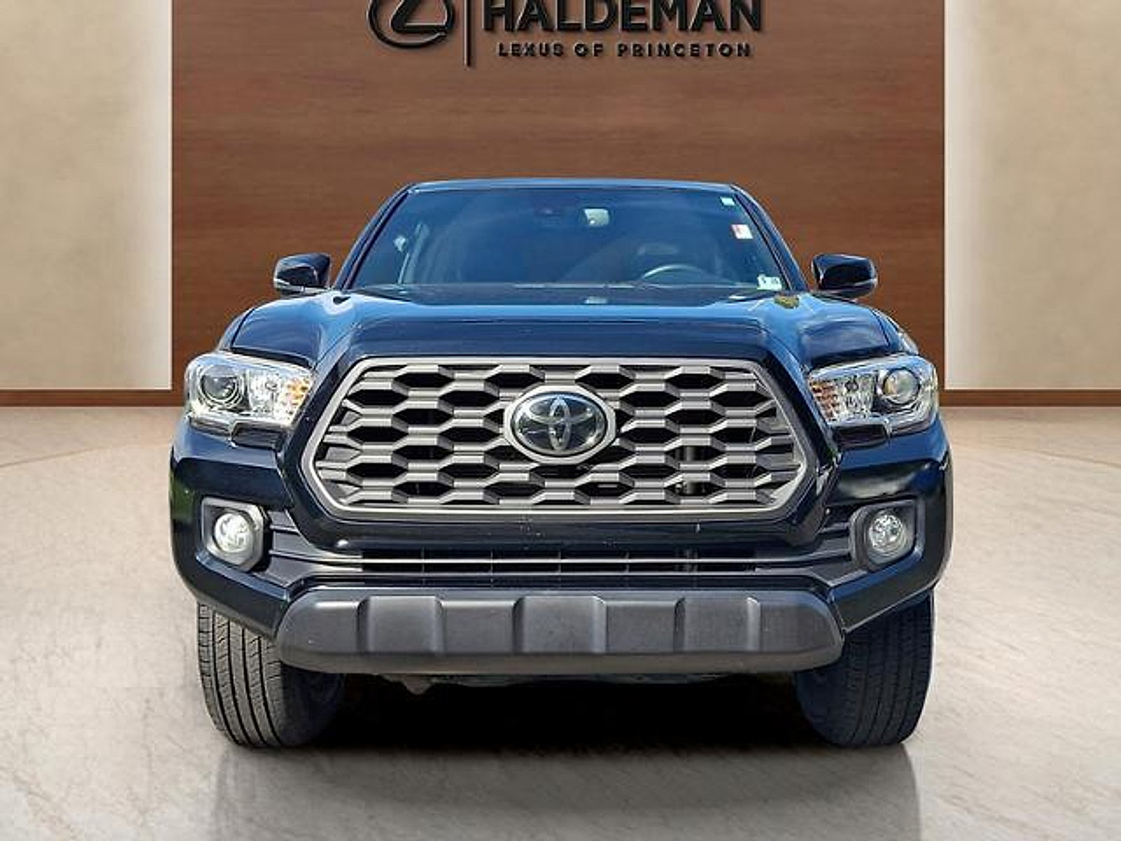 Used 2021 Toyota Tacoma TRD Off-Road w/ TRD Premium Off Road Package AWD/4WD image 2
