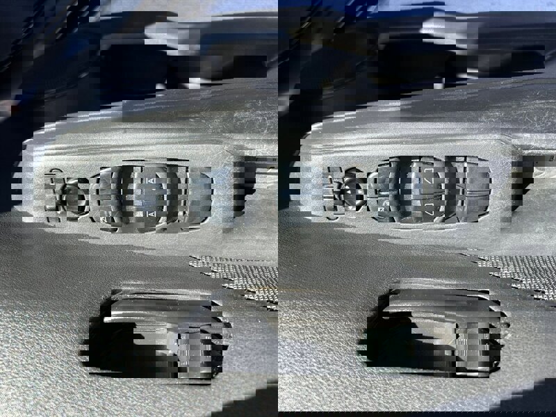 Used 2020 Nissan Kicks S image 34