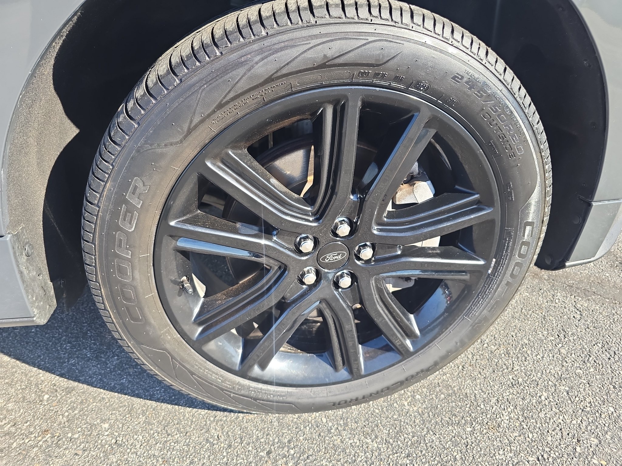 Used 2021 Ford Edge ST-Line w/ Class II Trailer Tow Package AWD/4WD image 32