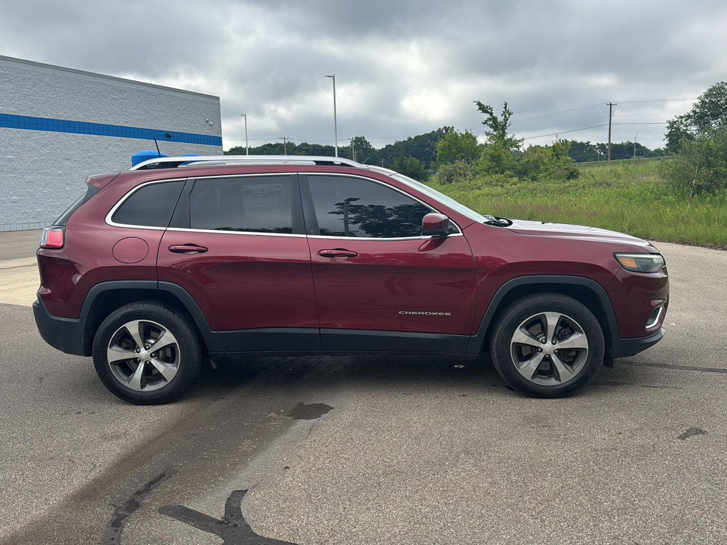 Used 2019 Jeep Cherokee Limited w/ Luxury Group AWD/4WD image 6