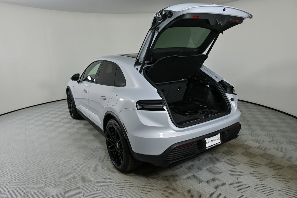 New 2025 Porsche Macan 4 Electric image 33