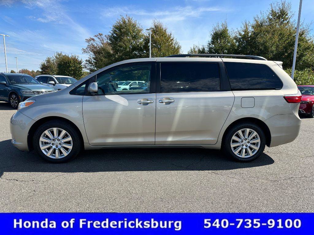 Used 2017 Toyota Sienna XLE Premium image 3