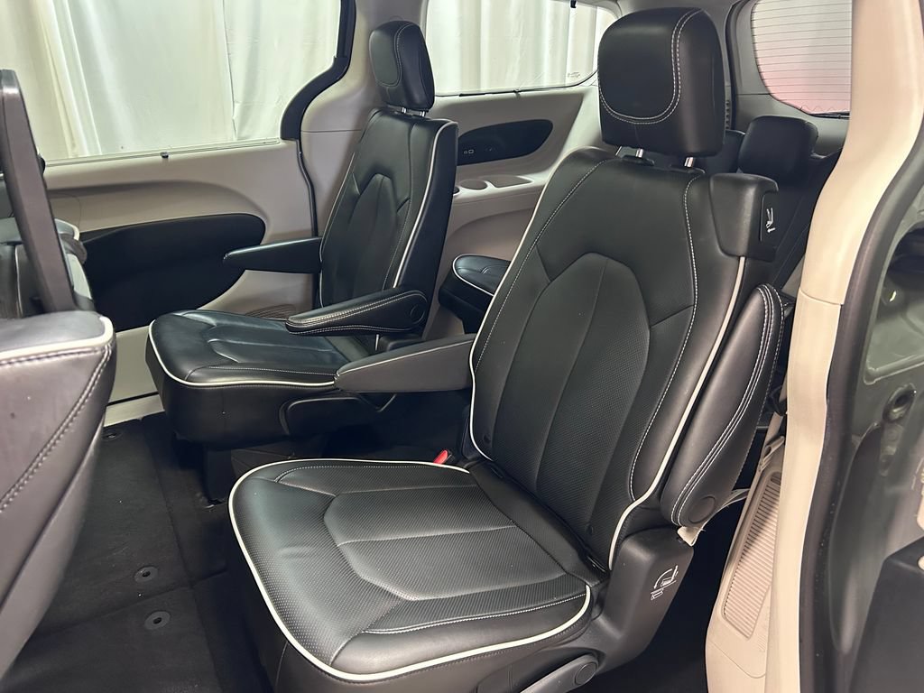 Used 2023 Chrysler Pacifica Limited w/ Uconnect Theater Family Group AWD/4WD image 21