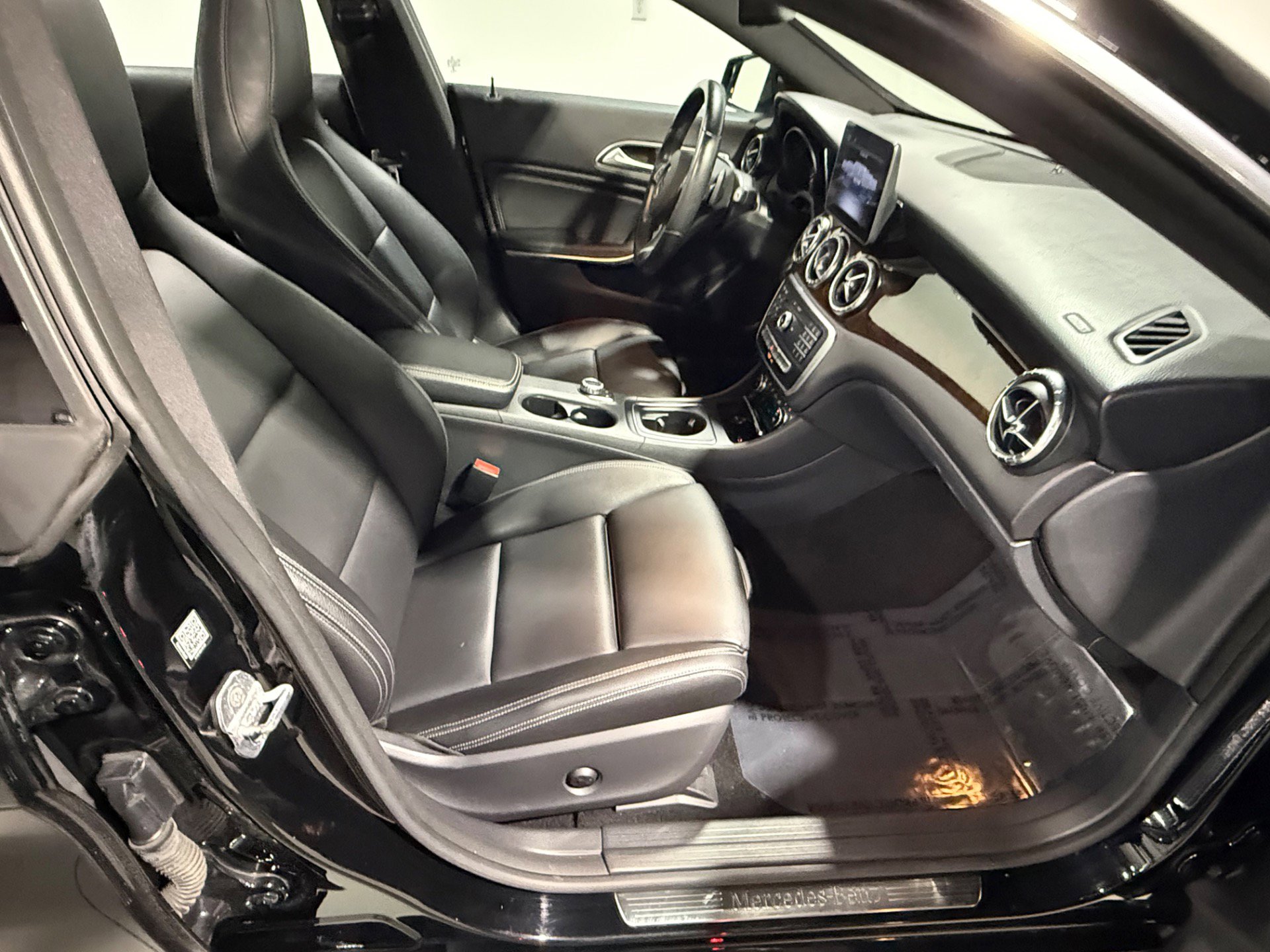 Used 2019 Mercedes-Benz CLA 250 4MATIC image 32