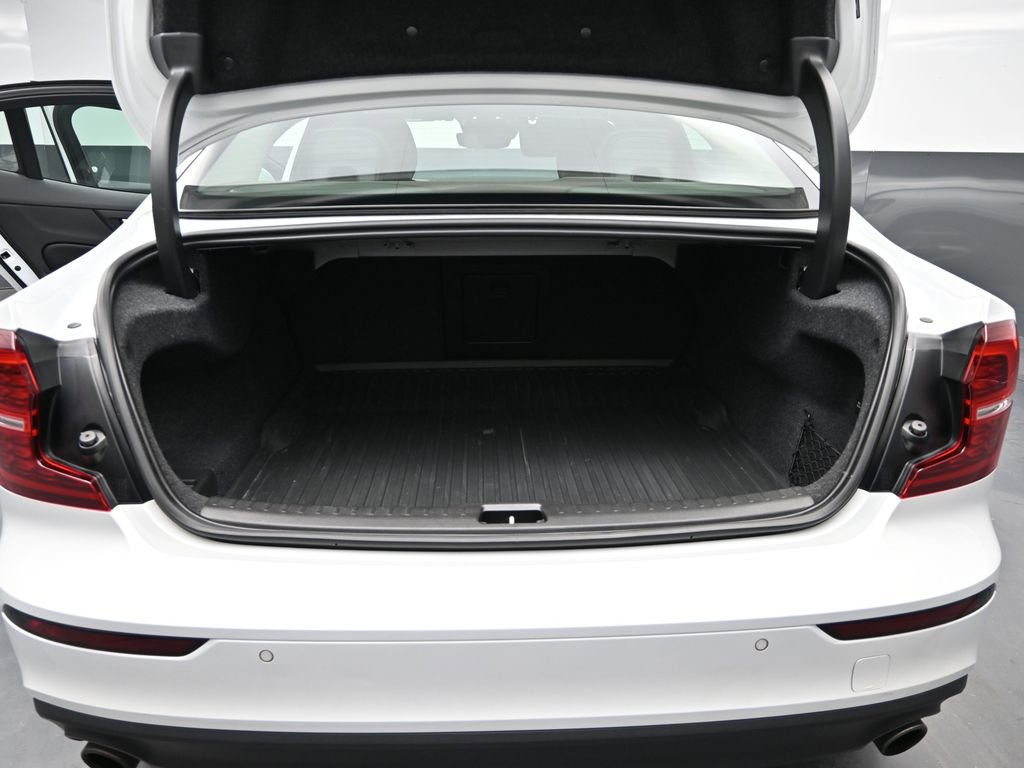 Used 2020 Volvo S60 T6 Momentum w/ Protection Package Premier image 16