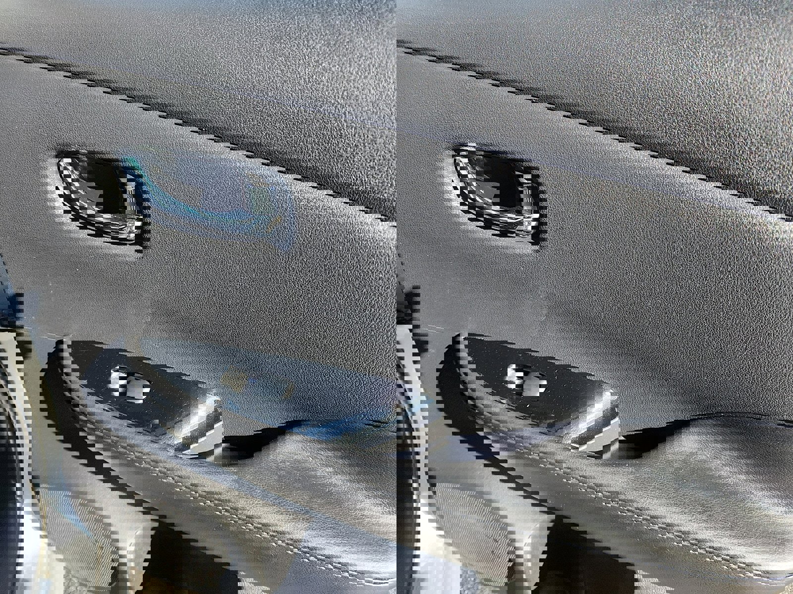 Used 2015 Nissan Leaf SL w/ Premium Package image 31