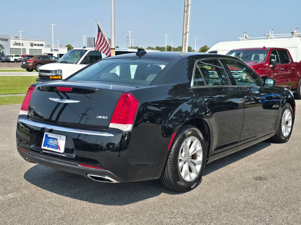 Used 2023 Chrysler 300 Touring RWD image 5