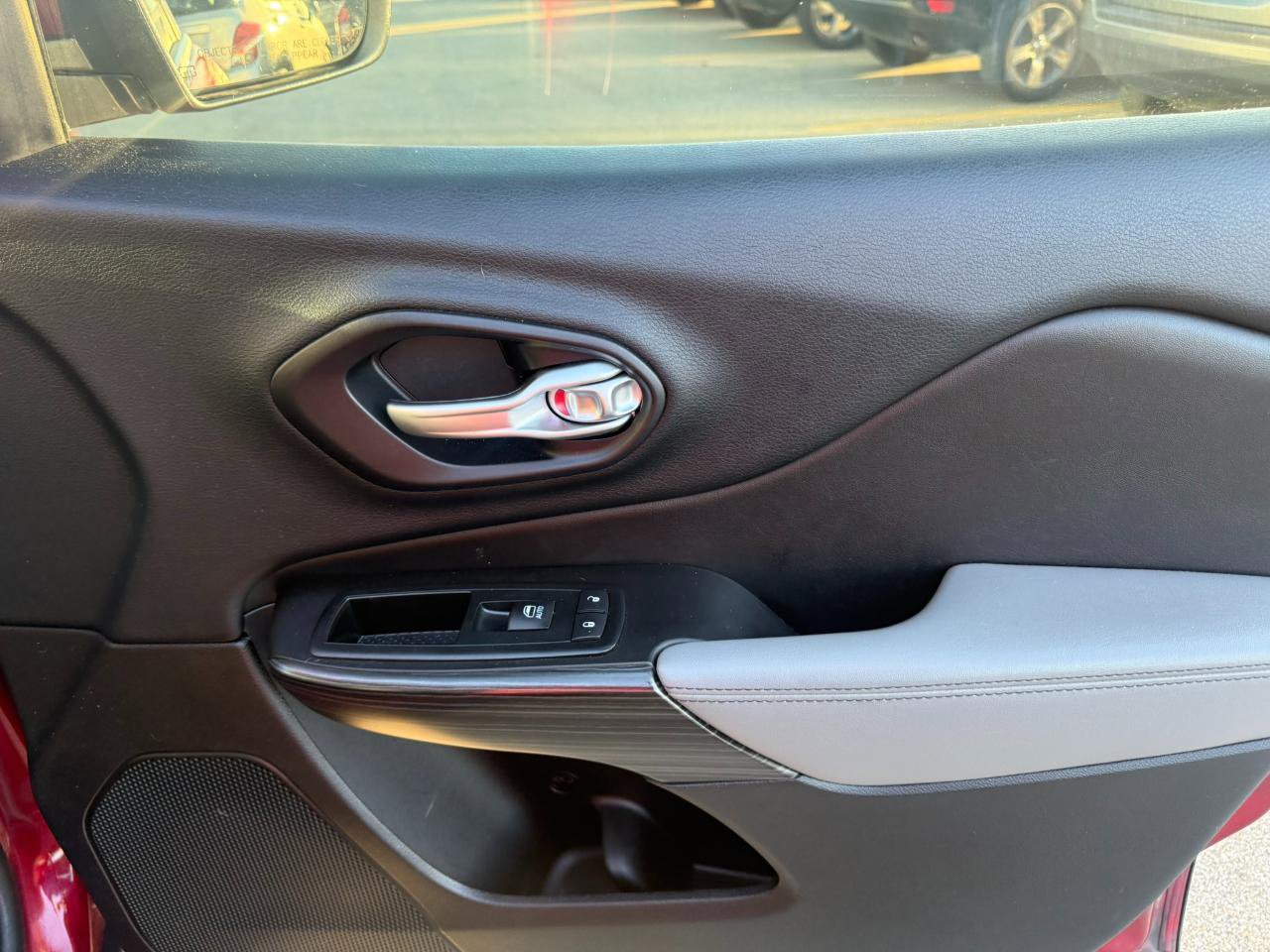 Used 2014 Jeep Cherokee Limited image 20