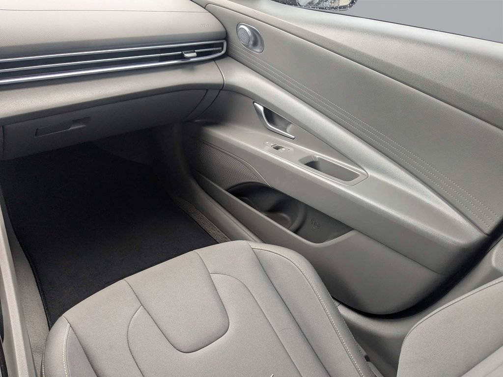Used 2024 Hyundai Elantra SEL FWD image 15