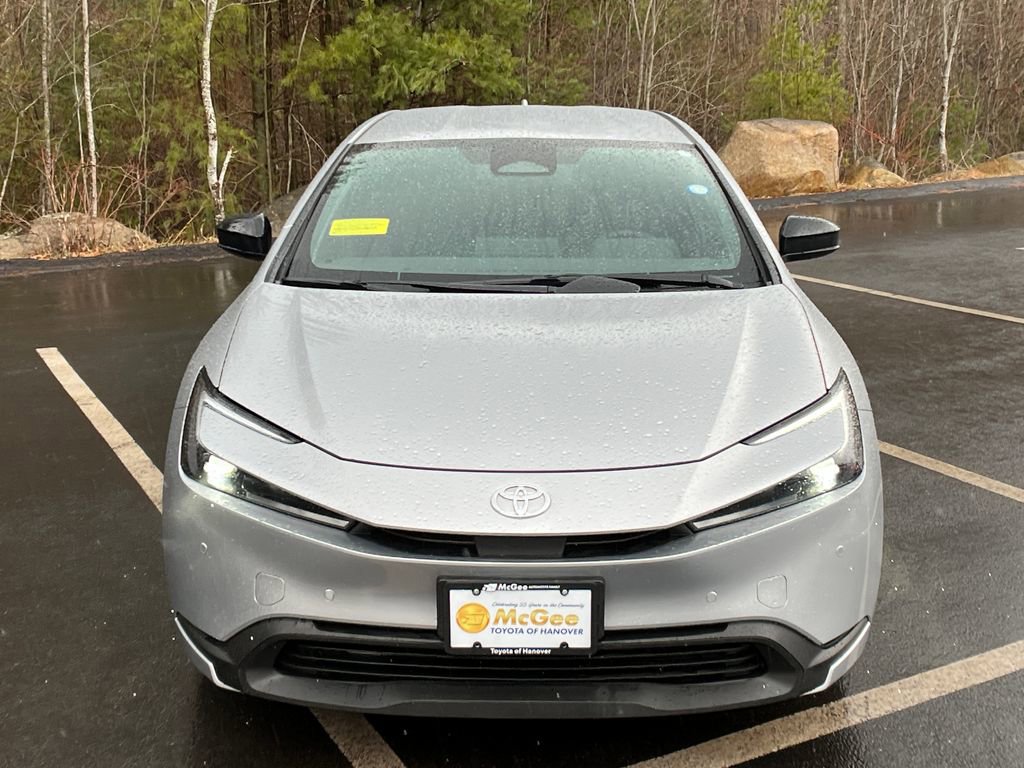 Used 2025 Toyota Prius LE FWD image 8