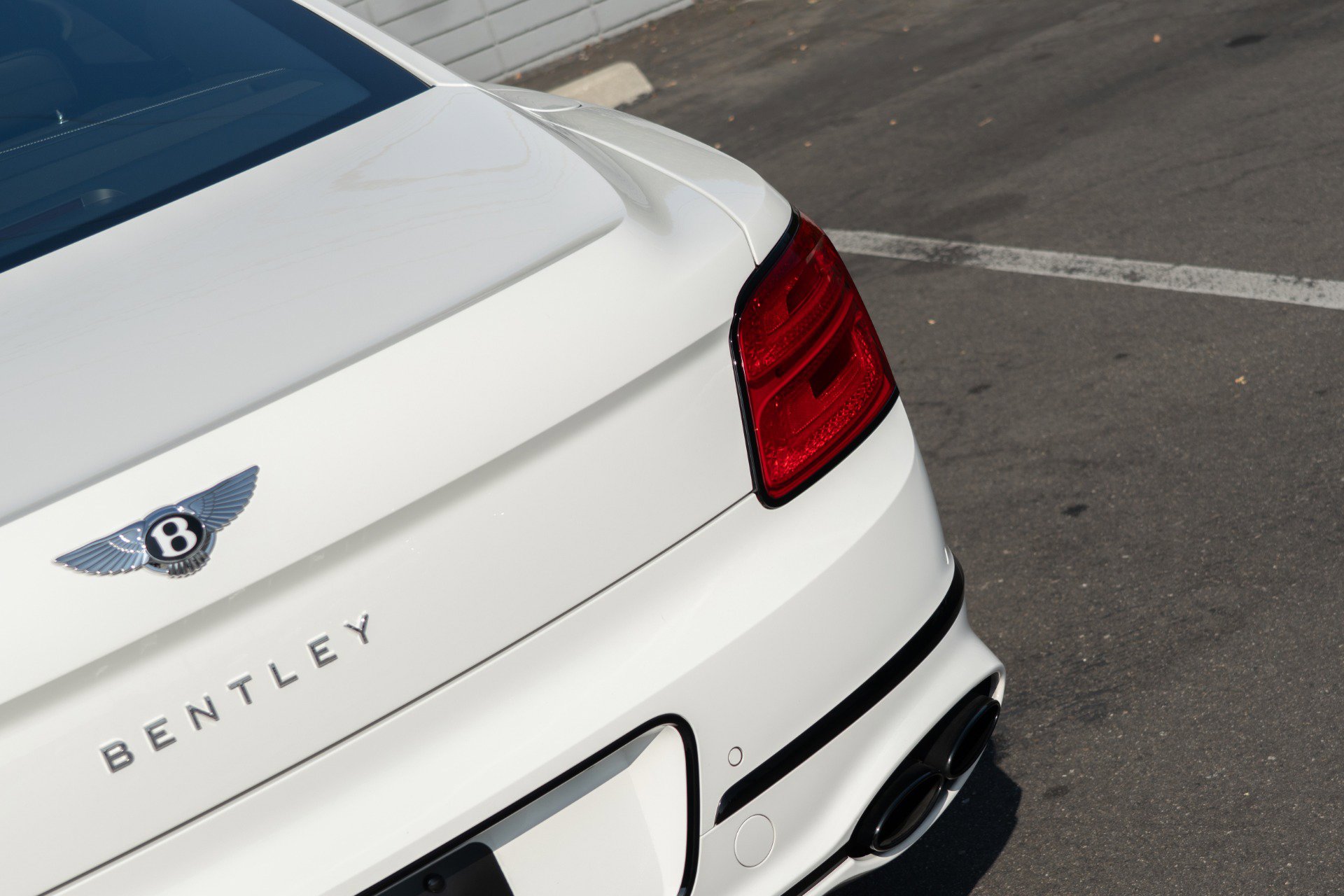 Used 2024 Bentley Flying Spur V8 image 31