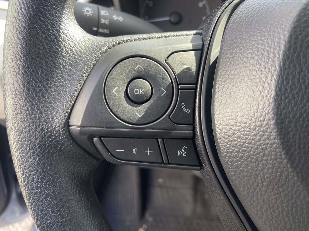 Used 2025 Toyota Corolla LE image 32