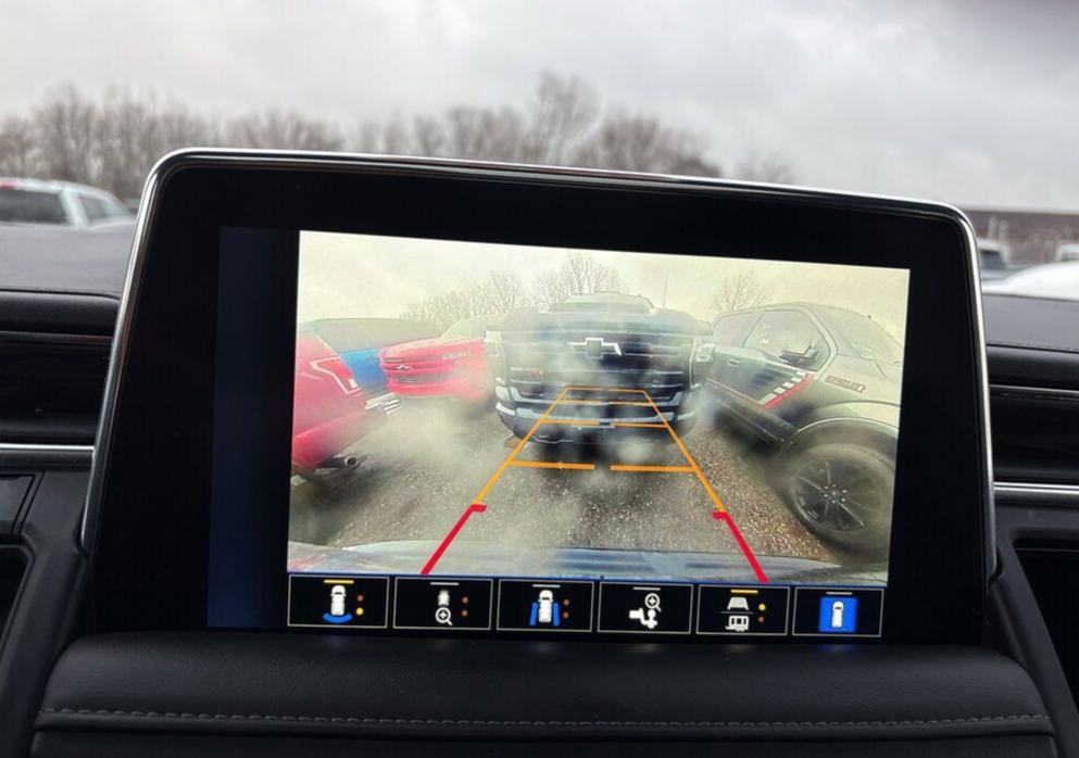 Used 2023 Chevrolet Tahoe LT w/ Luxury Package image 12