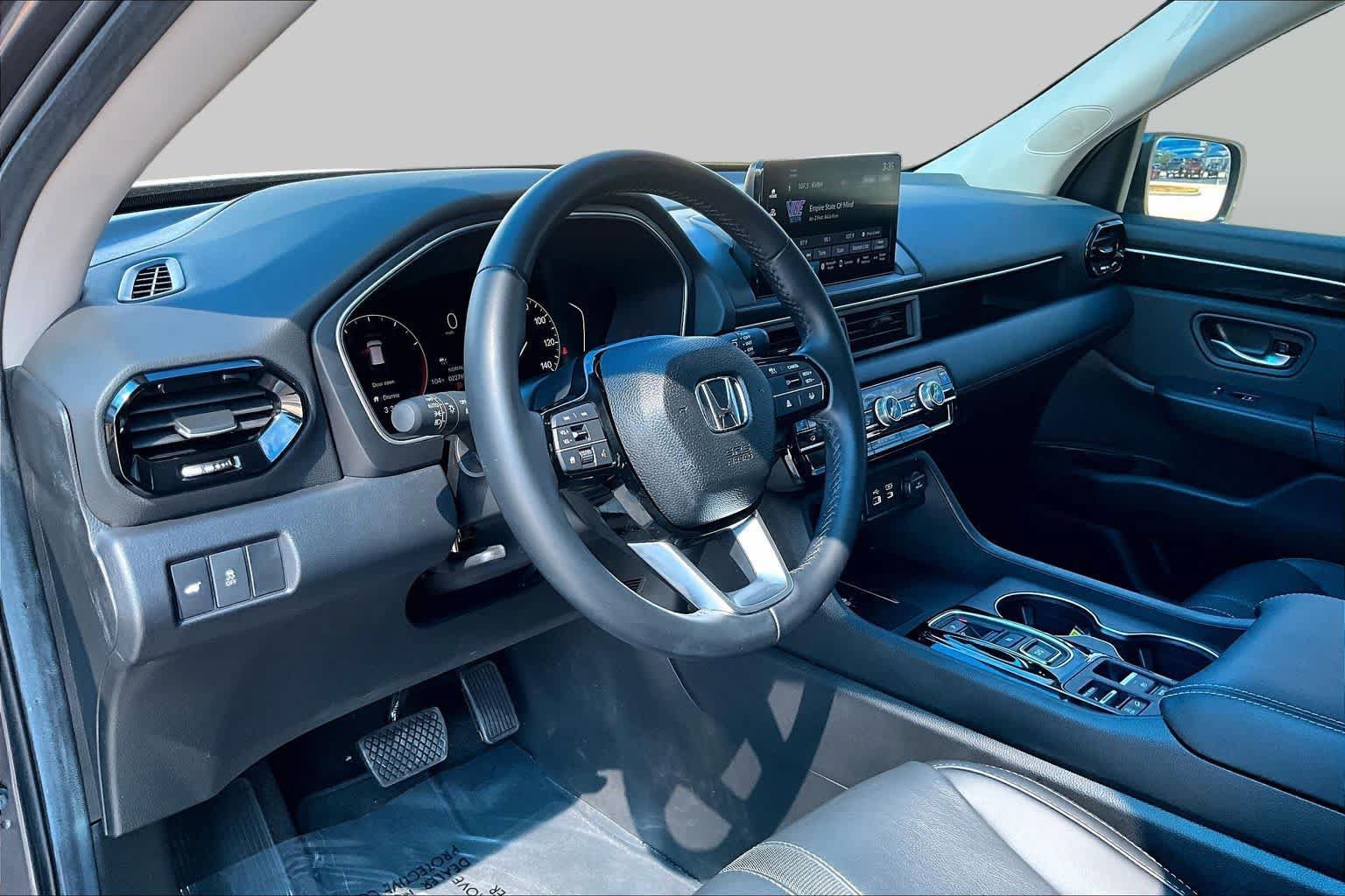 Used 2025 Honda Pilot EX-L image 17