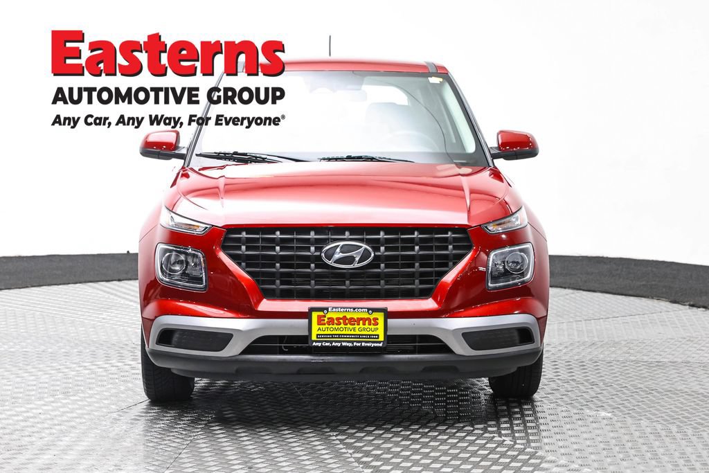 Used 2025 Hyundai Venue SE FWD image 2
