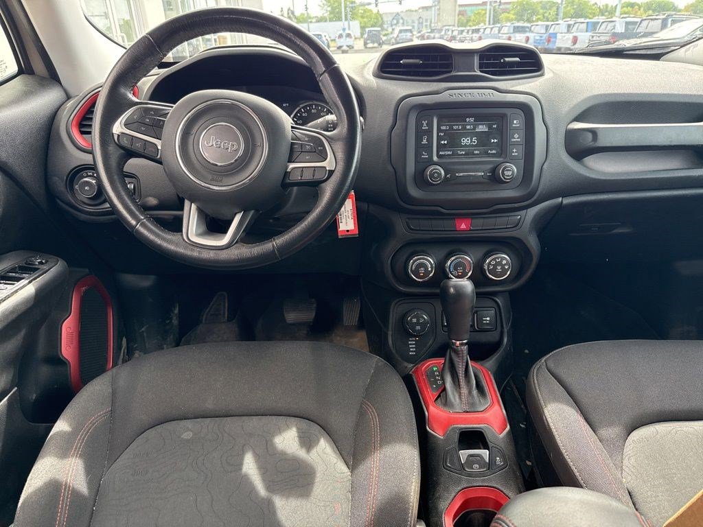 Used 2015 Jeep Renegade Trailhawk AWD/4WD image 8
