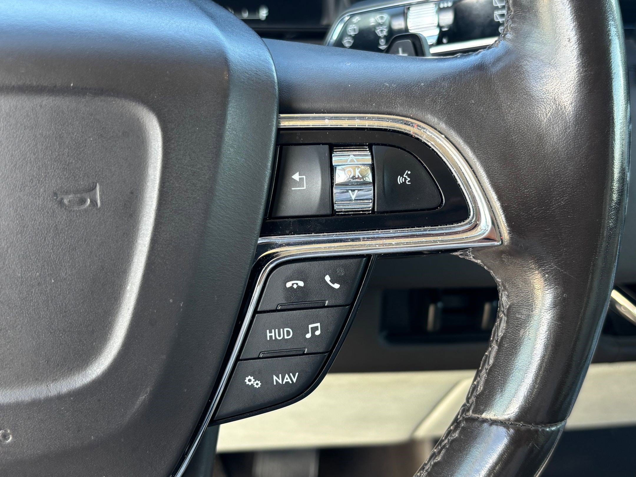 Used 2020 Lincoln Navigator L Black Label w/ Cargo Convenience Package image 19