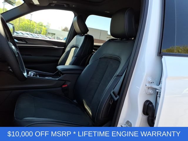 New 2026 Jeep Grand Cherokee L 4WD image 12