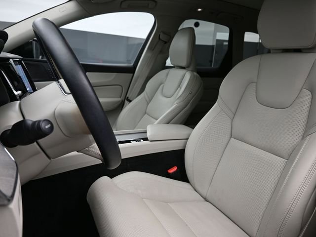 Used 2023 Volvo XC60 B6 Ultimate w/ Protection Package Premier image 9