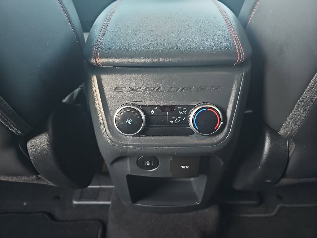 Used 2025 Ford Explorer ST-Line w/ ST-Line Street Pack AWD/4WD image 13