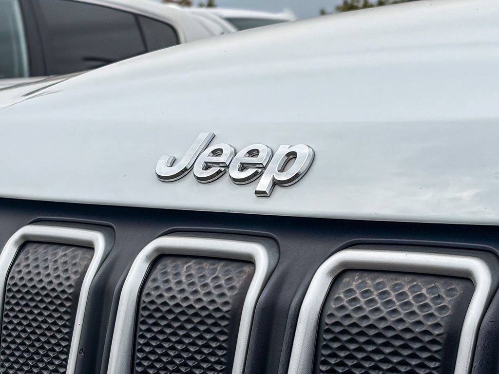 Used 2022 Jeep Compass Latitude FWD image 12