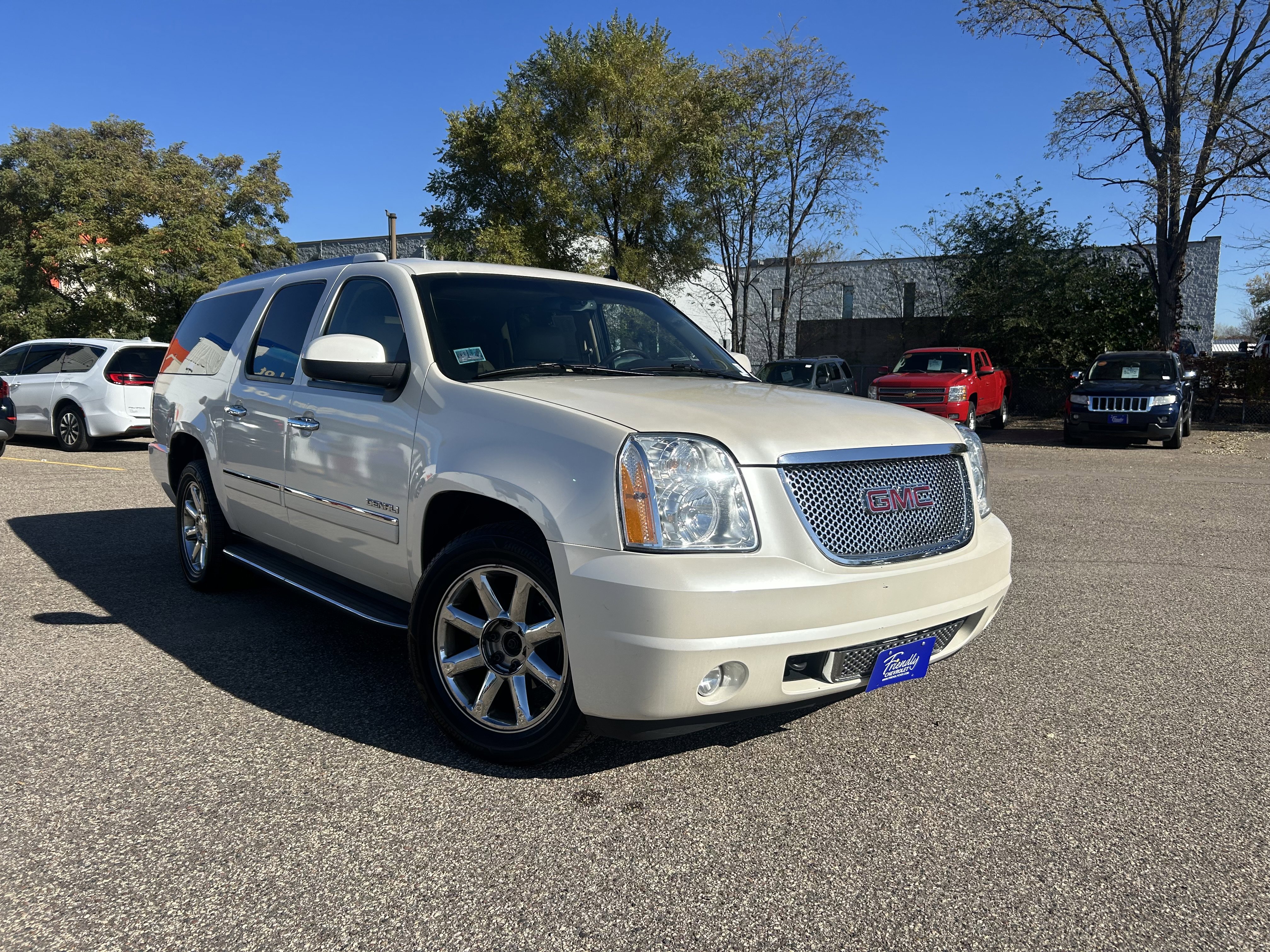 Used 2013 GMC Yukon XL Denali image 2