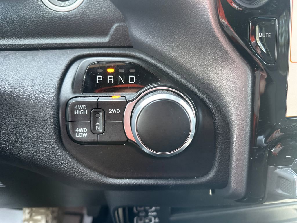 Used 2024 RAM 2500 Big Horn w/ Sport Appearance Package image 18