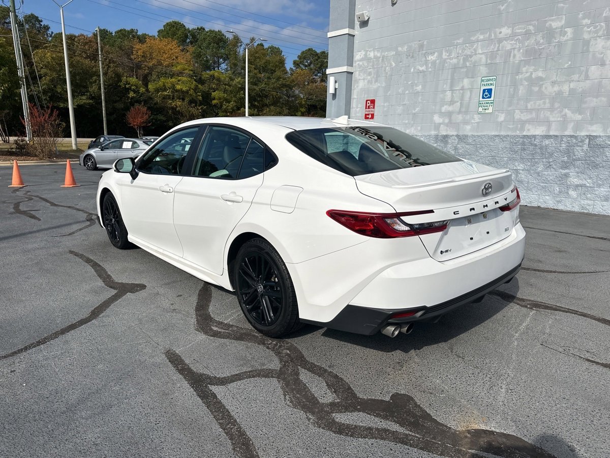 Used 2025 Toyota Camry SE image 5