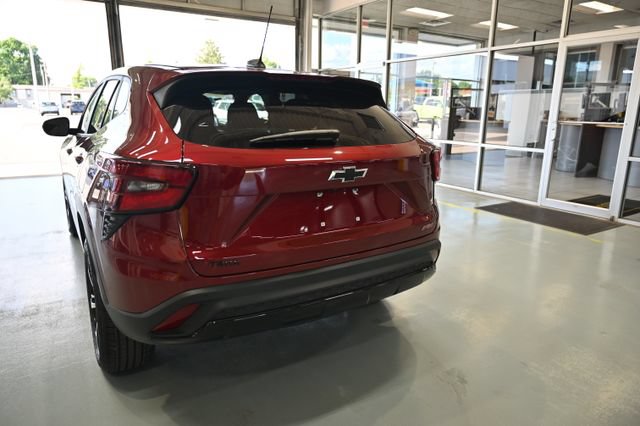 Used 2024 Chevrolet Trax RS w/ Driver Confidence Package FWD image 6