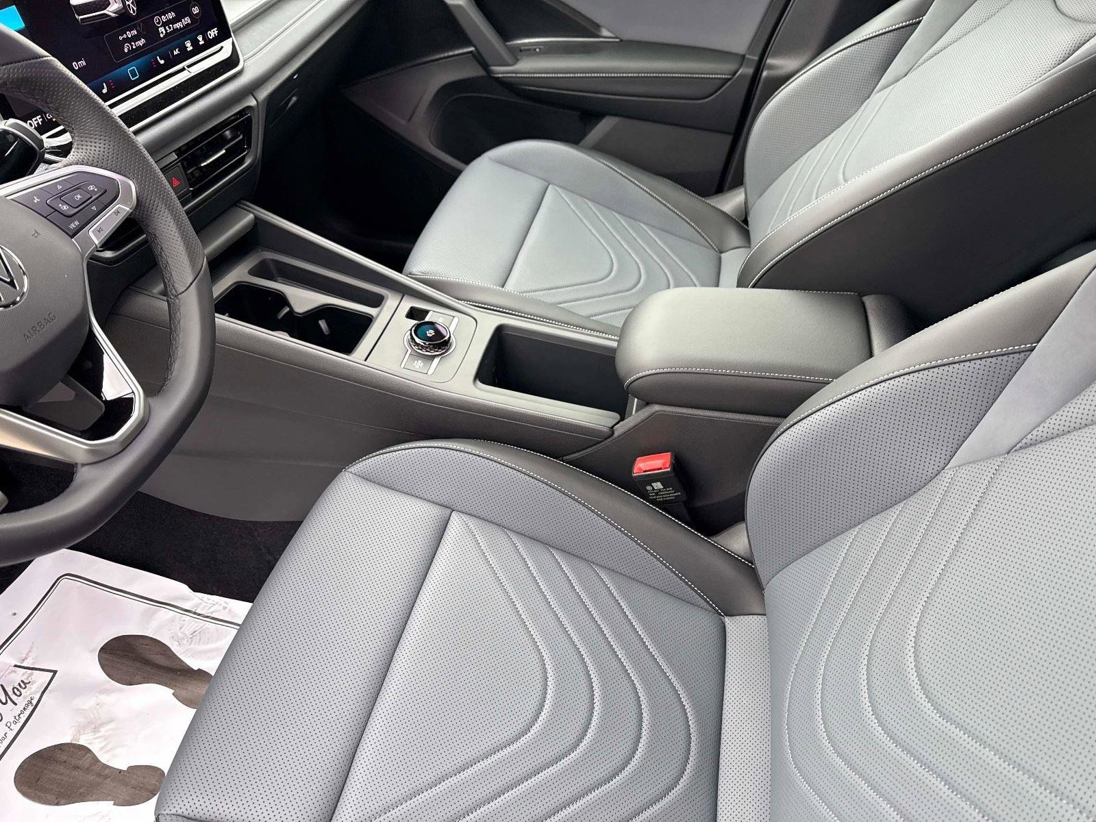 New 2026 Volkswagen Tiguan SE R-Line image 23