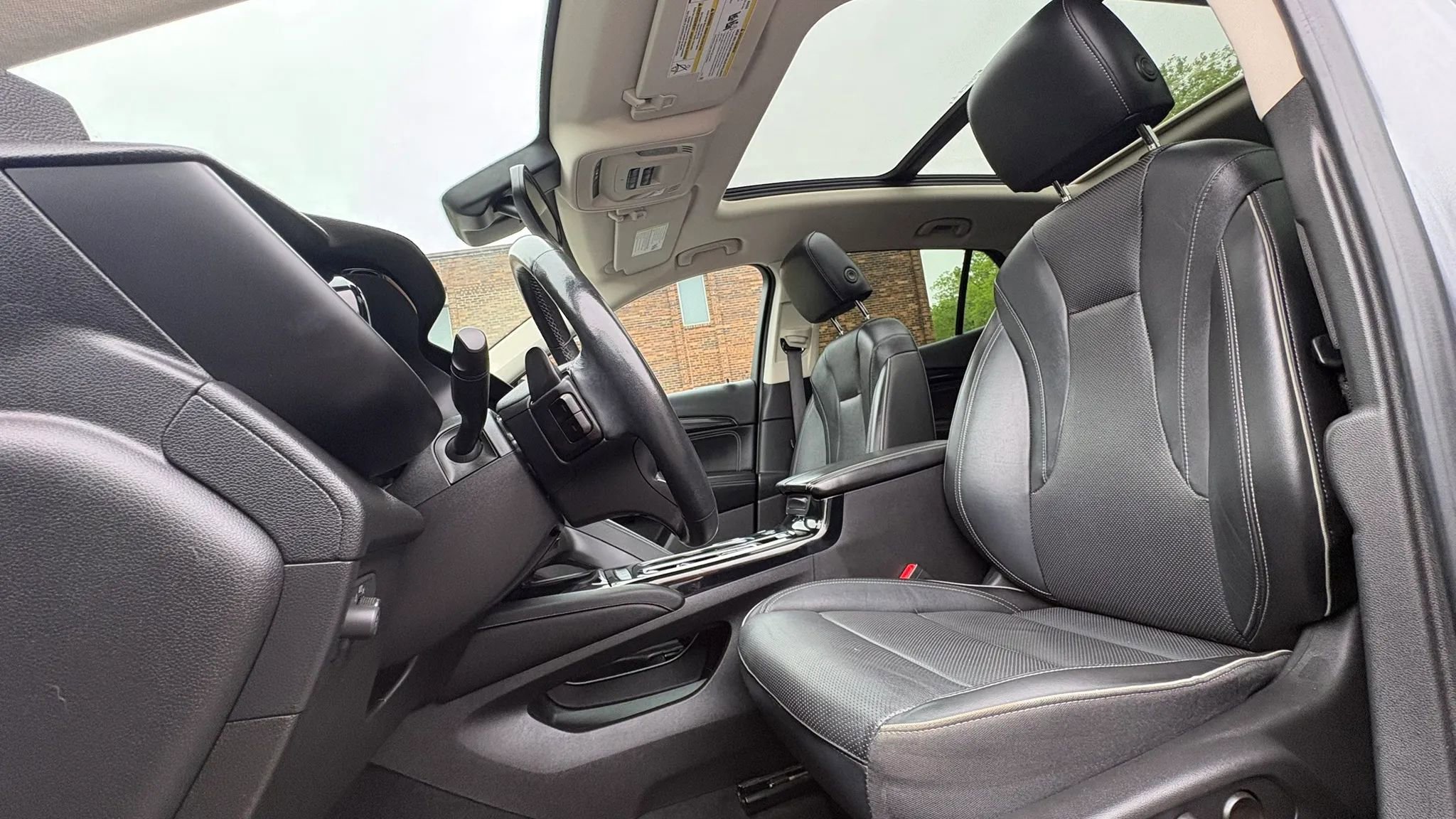 Used 2021 Buick Envision Essence w/ Sport Touring Package AWD/4WD image 2