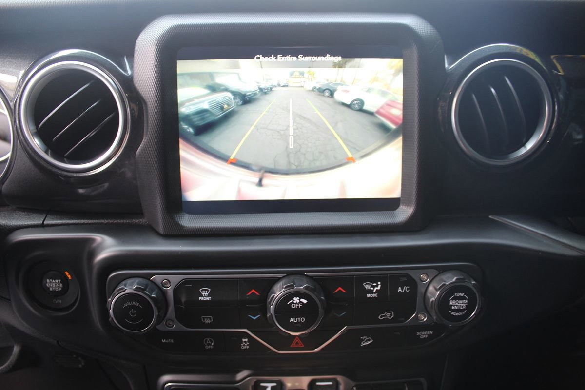 Used 2020 Jeep Wrangler Unlimited Sahara image 27