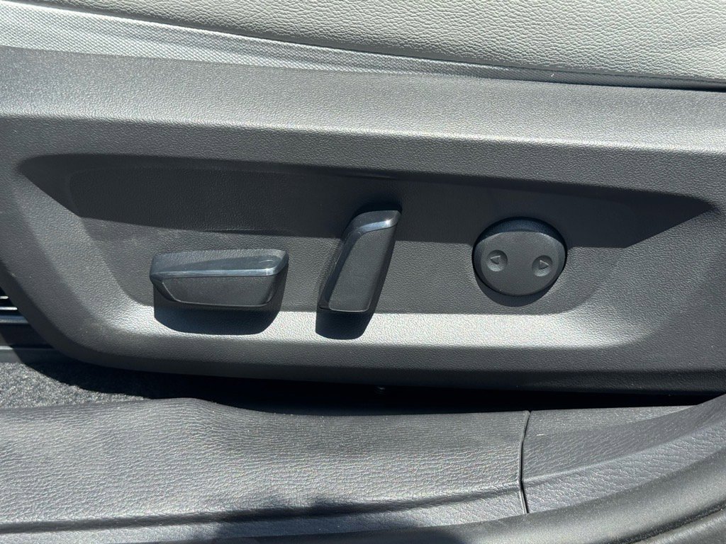 Used 2025 Mitsubishi Outlander AWD image 26