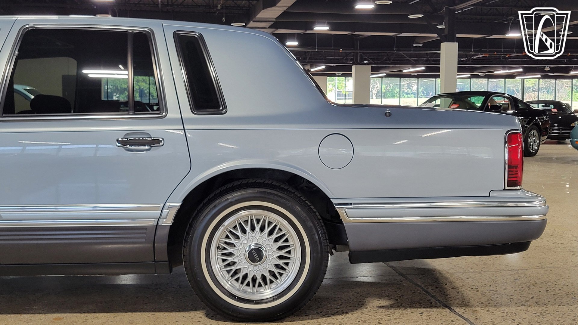 Used 1993 Lincoln Town Car Signature RWD image 26