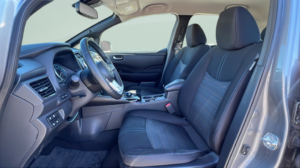 Used 2019 Nissan Leaf SV w/ SV Technology Package FWD image 13