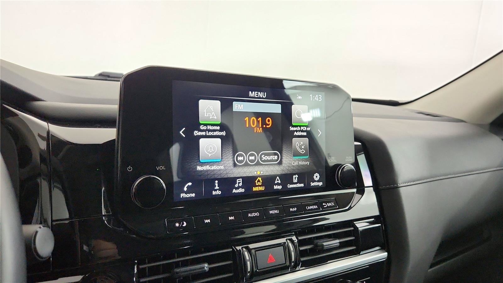 Used 2025 Nissan Pathfinder SL FWD image 32