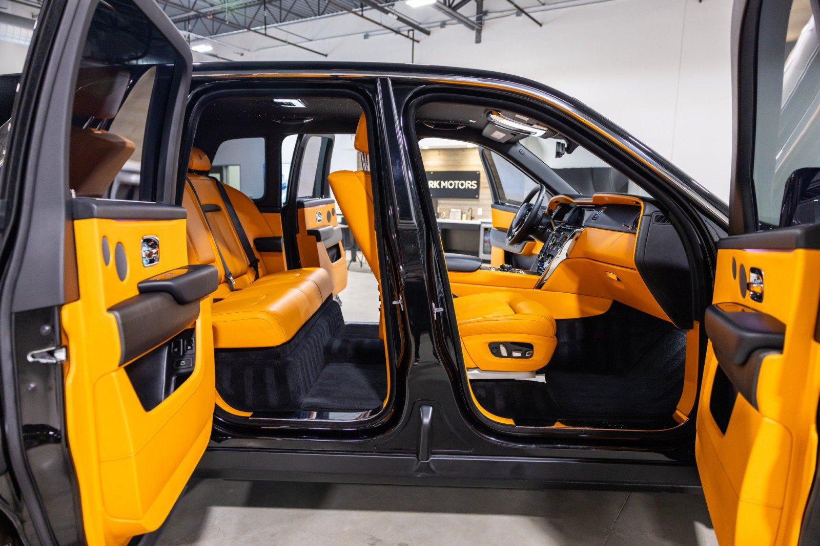 Used 2022 Rolls-Royce Cullinan AWD/4WD image 23