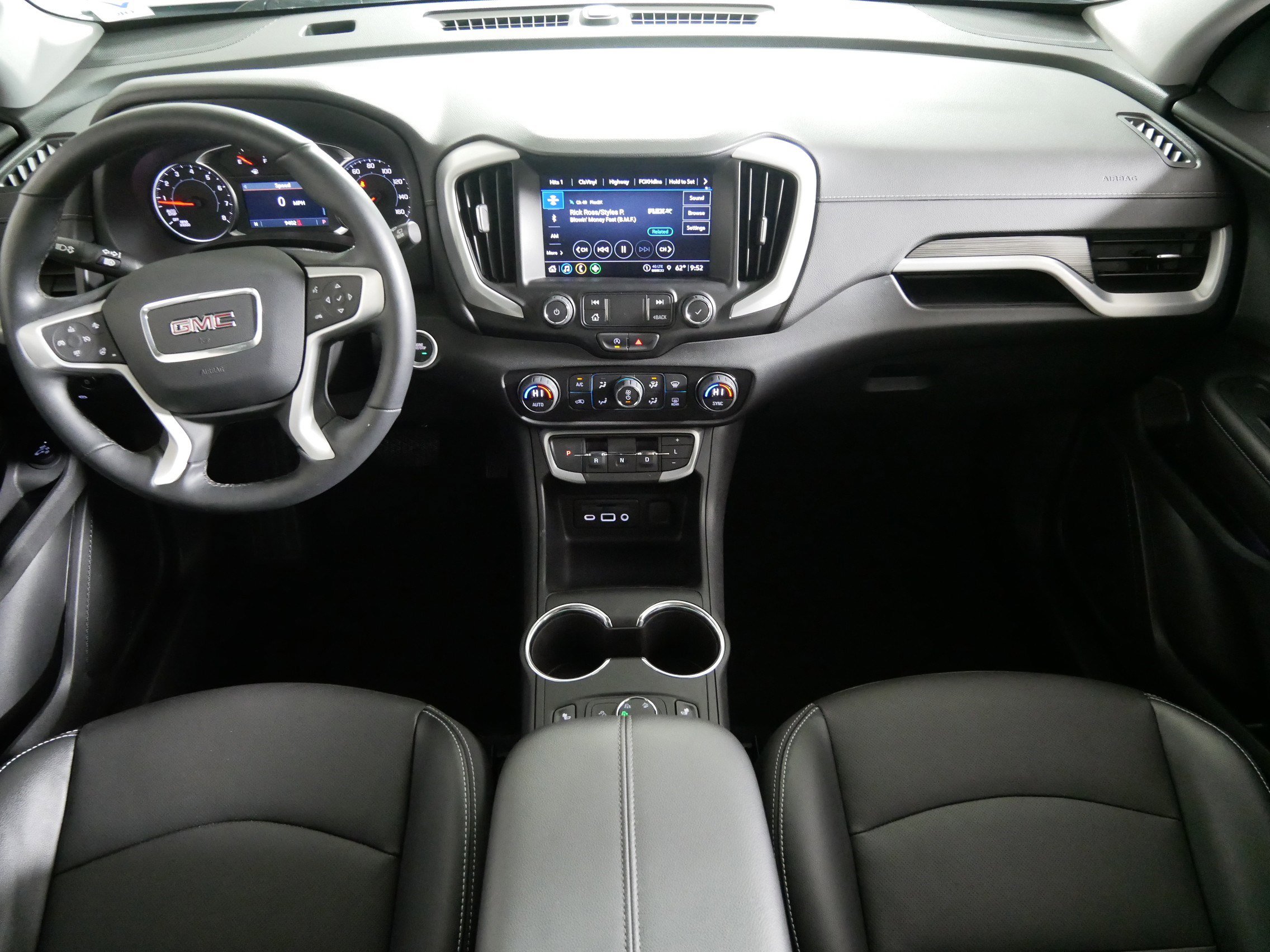 Used 2023 GMC Terrain SLT w/ Elevation Edition image 10