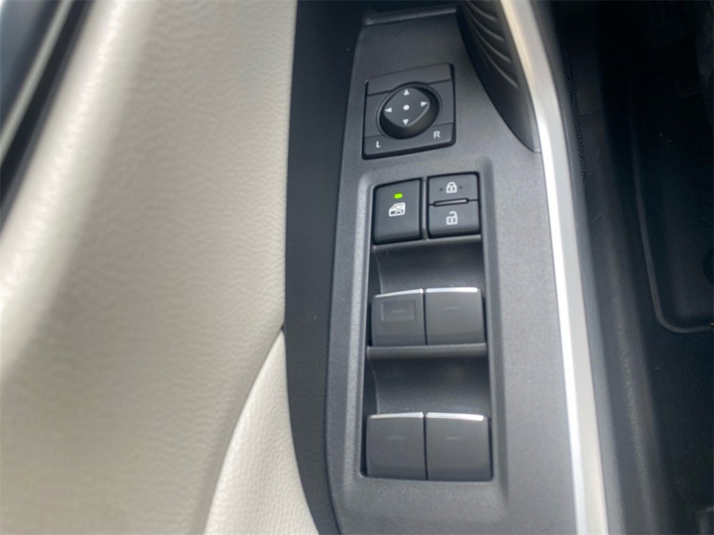 Used 2025 Toyota RAV4 XLE image 17