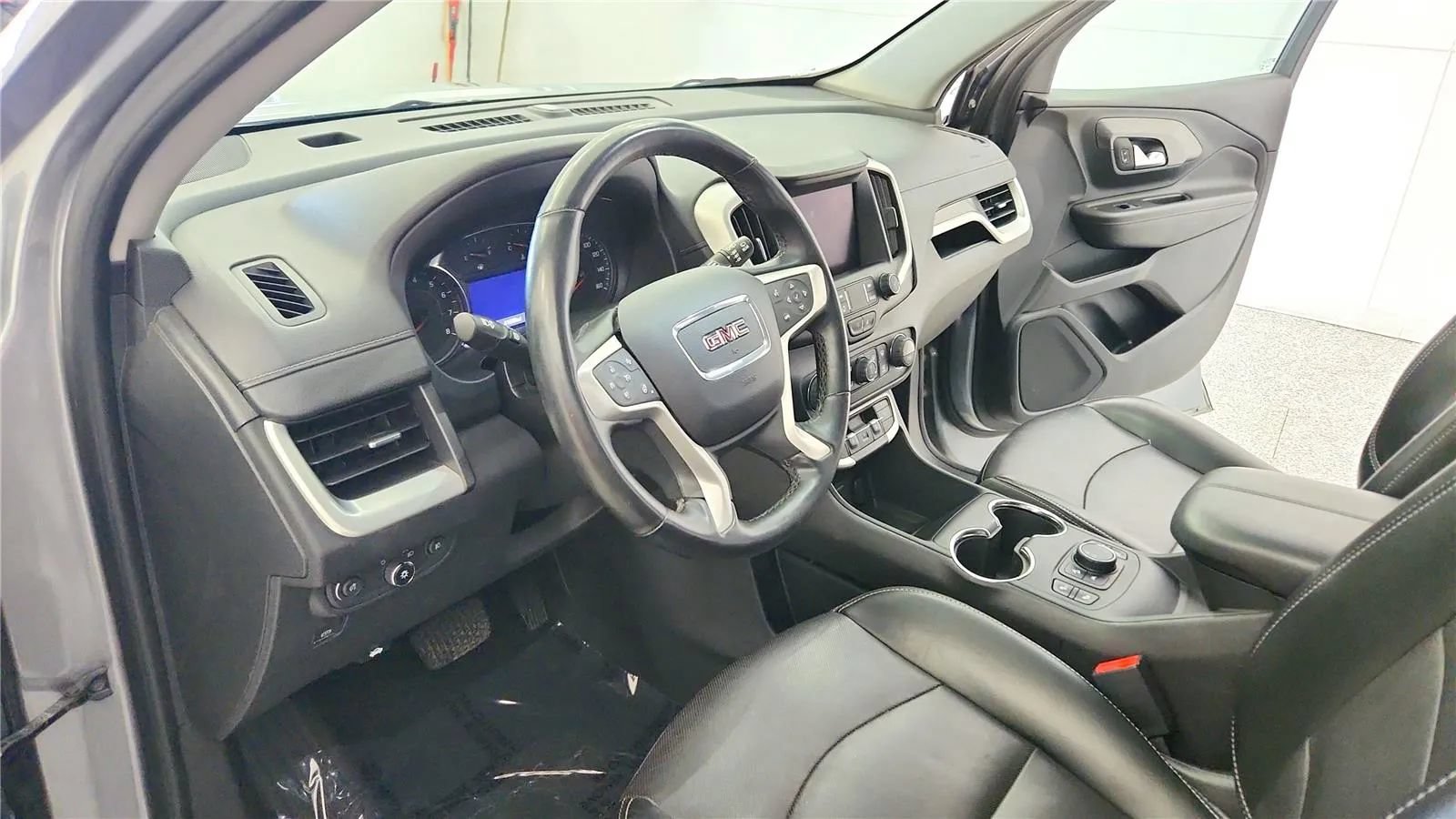 Used 2023 GMC Terrain SLT FWD image 23